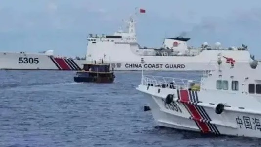 中国海警回应“菲频繁冲闯黄岩岛滋事挑衅”：将加强巡航执法！